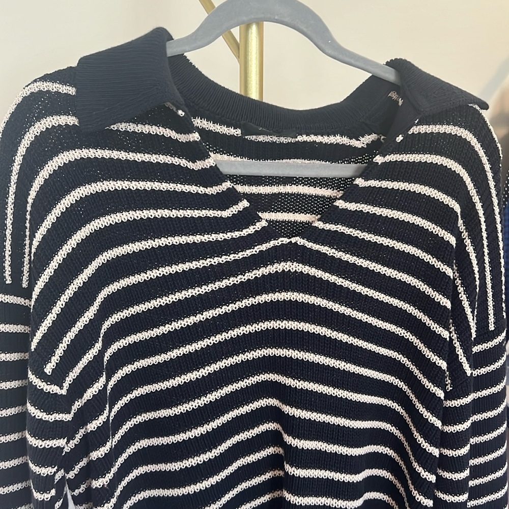 jcrew relaxed collared sweater in stripe navy with palest peach. Size Large